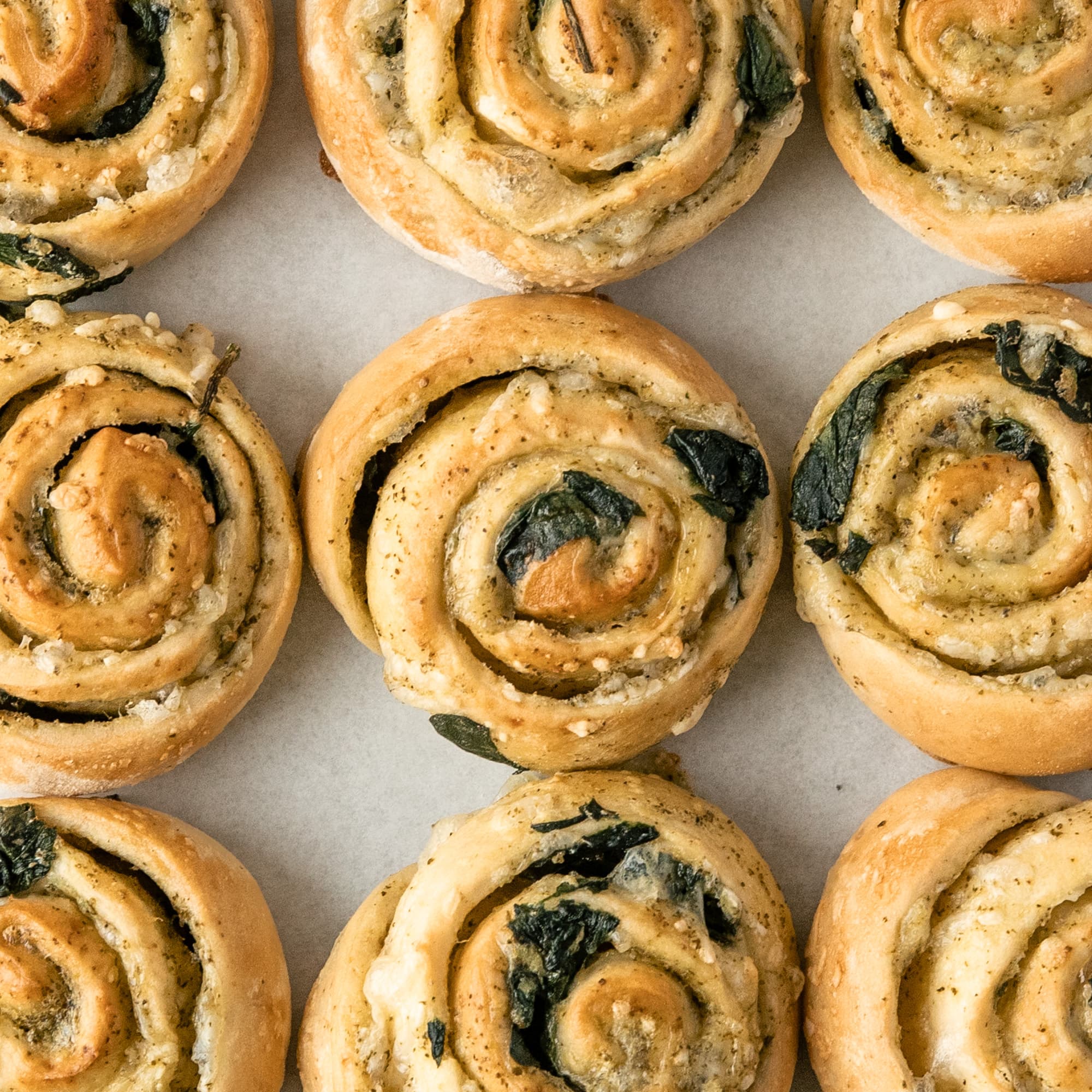 Creamy Pesto Spinach Buns 
